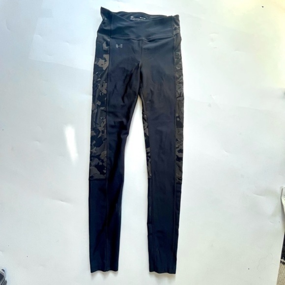 UNDER ARMOUR BLACK/CAMO LEGGINGS - Picture 1 of 5
